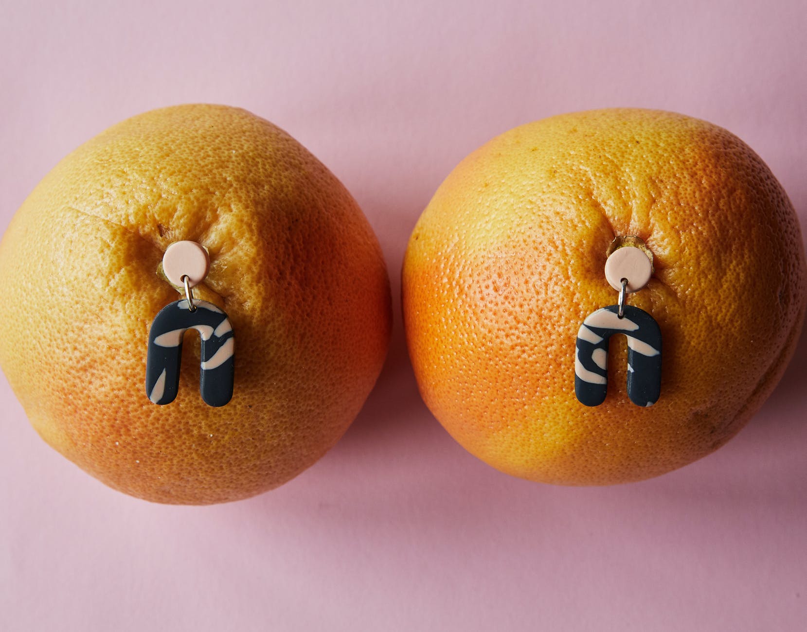 What Differentiates PR from Advertising